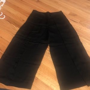 Cropped flap trousers